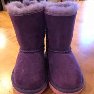 New toddler Uggs size 7, w/o box